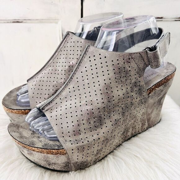 Pierre Dumas Hester Metallic Silver Suede Laser Cut Wedge Y2K 90s Retro Size 8.5 - Picture 1 of 7